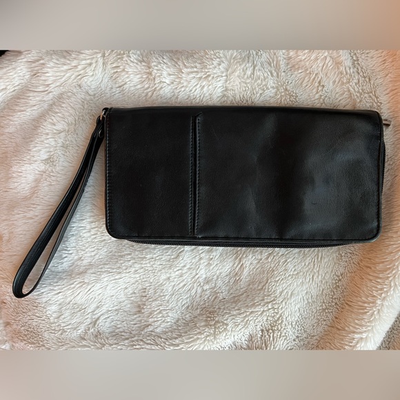 Black wristlet/wallet - Picture 2 of 5